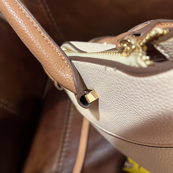 Anne Klein creamy buff color with beautiful saddle color straps. - Picture 7 of 17